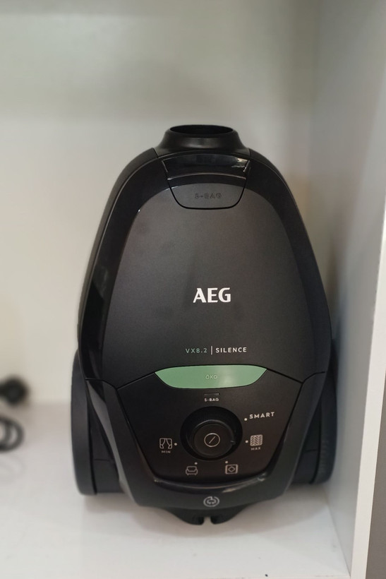 جاروبرقی آاگ VX8-2-OKO مشکی 2200 وات