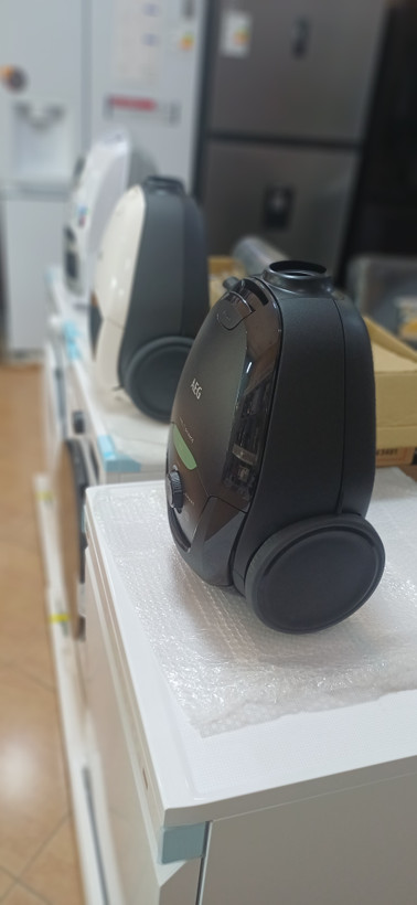 جاروبرقی آاگ VX8-2-OKO مشکی 2200 وات