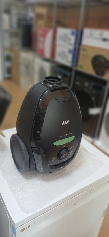 جاروبرقی آاگ VX8-2-OKO مشکی 2200 وات